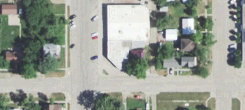 224 Iowa S Ave