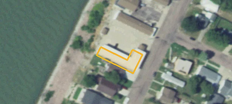 101 Riv St