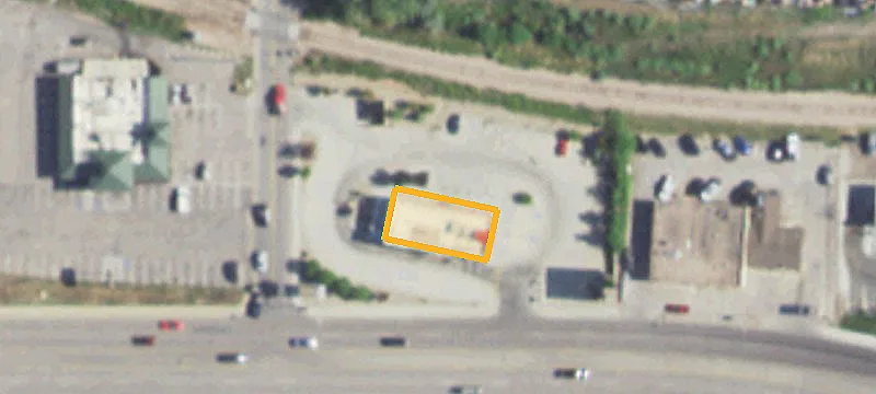 2400 Main St