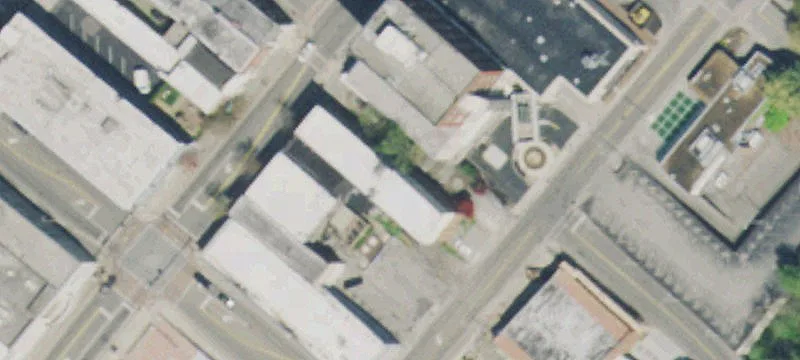 118-120 Broadway Ave