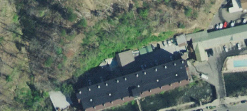 402 Riv Rd
