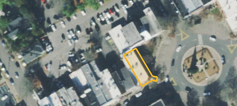 320 Main St