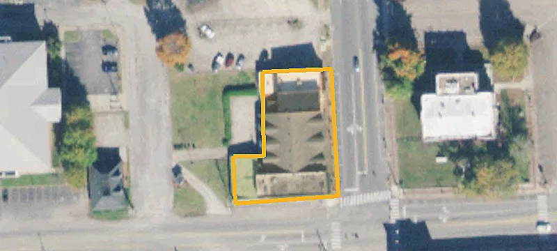 32 Courthouse Sq
