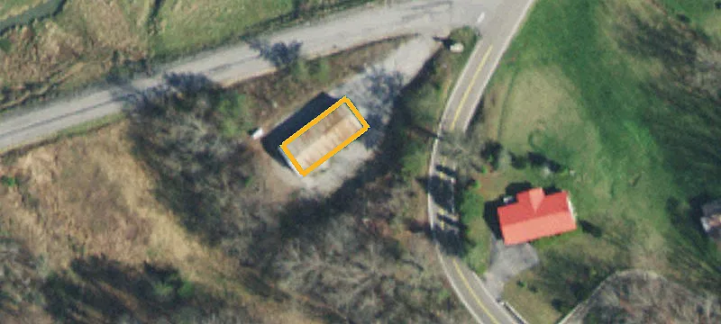 137 Snake Holw Rd
