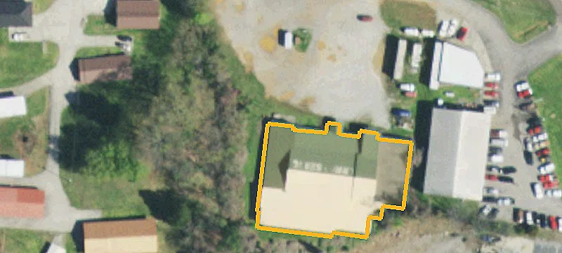 121 Lakeshore Dr