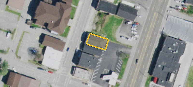 1735 Main St