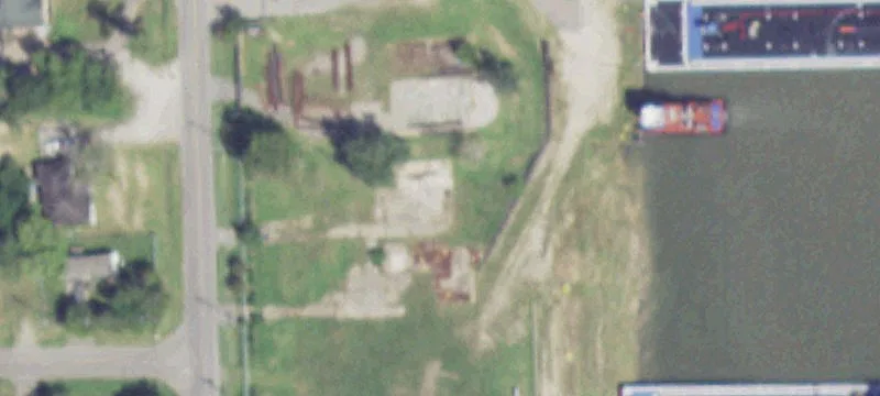 415 Lakeside Dr