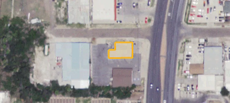 702 Zapata Hwy