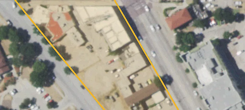 1537 Main St