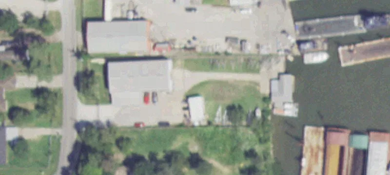 621 Lakeside Dr