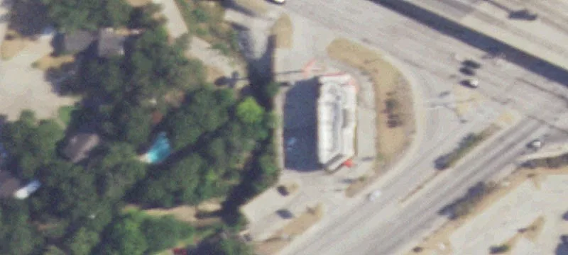 1100 Airport Fwy
