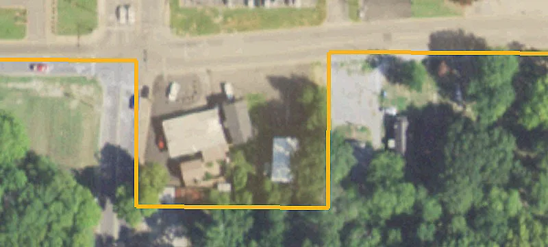 502 Travis St