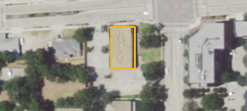 900 Main St