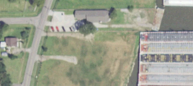 221 Lakeside Dr