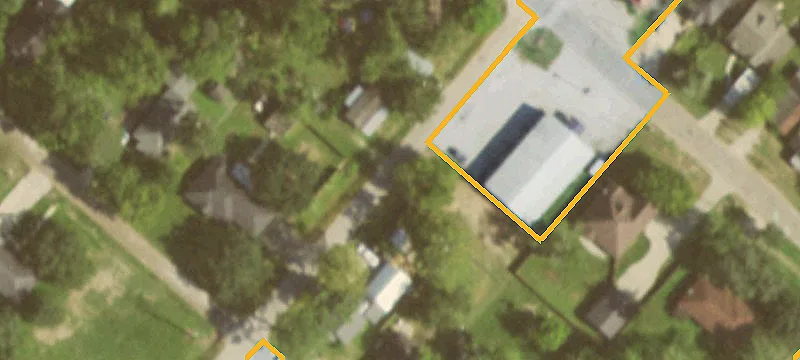 2102 Main St