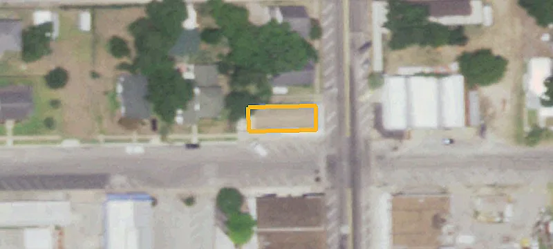 621 Lyons Ave