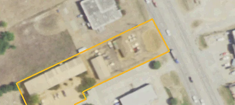 2533 Main St