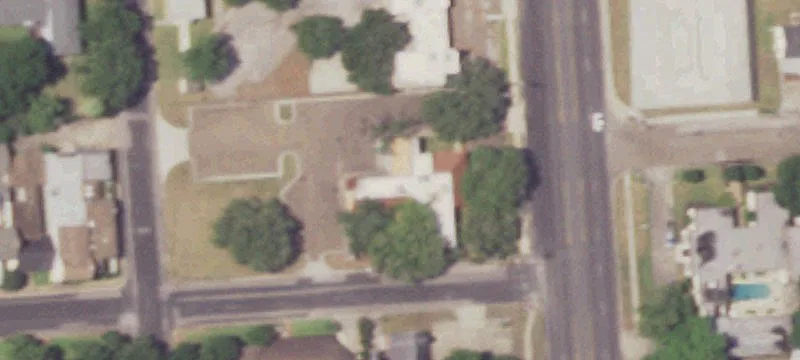 2501 Navarro St