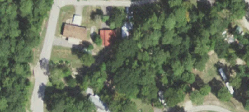 100 Robb St