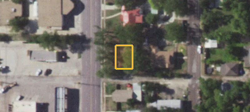 1203 Ave Es