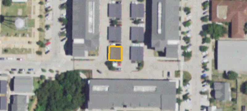3910 Main St