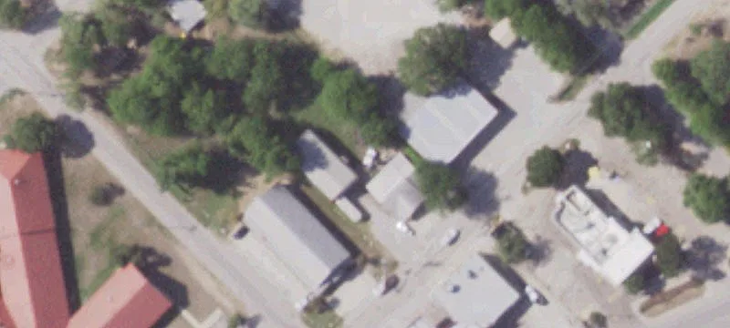 811 Paris St