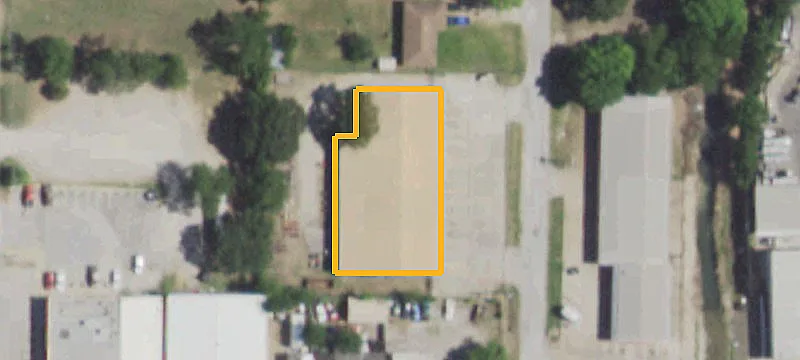 2425 Oakridge Dr