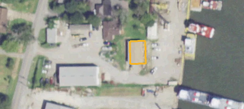 711 Lakeside Dr