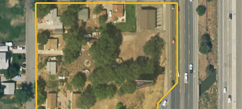 1647 Main St
