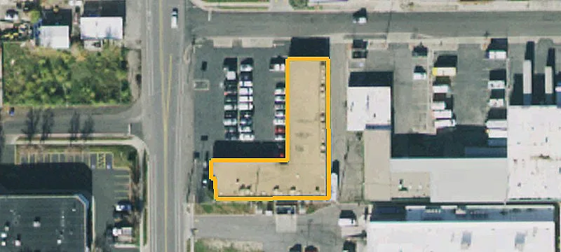 3337 Main St