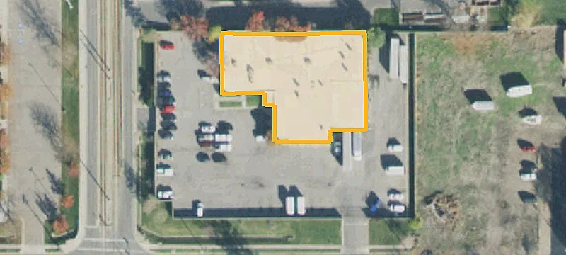 1070 Pkwy Ave