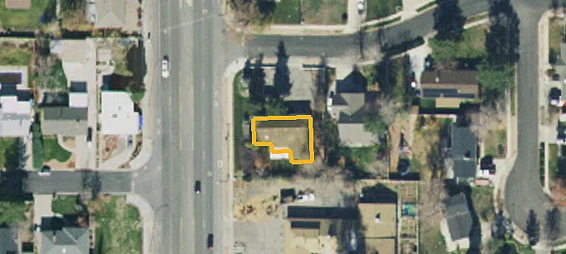 9615 700th E