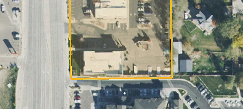 13727 Redwood Rd