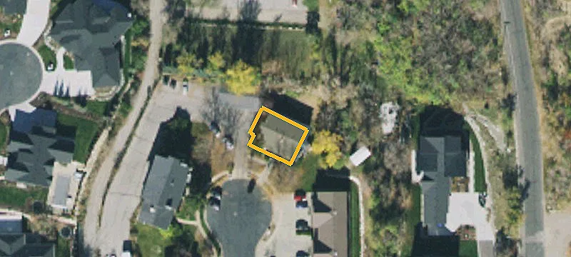 706 40th E