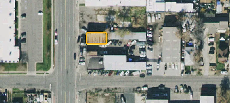 3041 Main St
