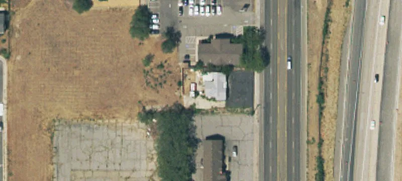 2637 Main St