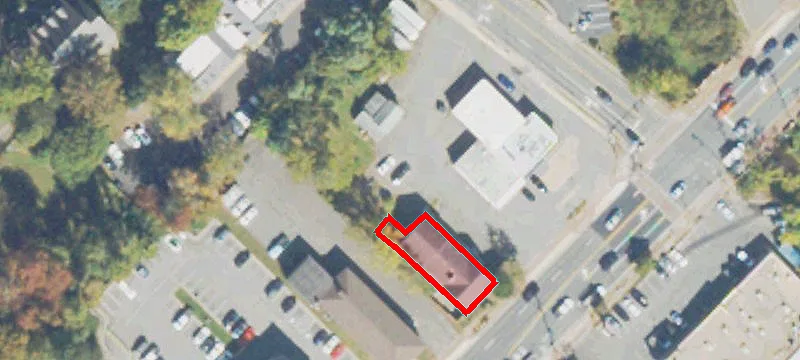 390 Maple E Ave