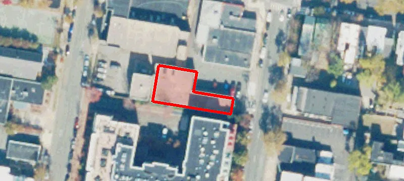 220 Henry St