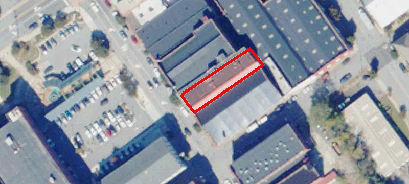 1220 Main St