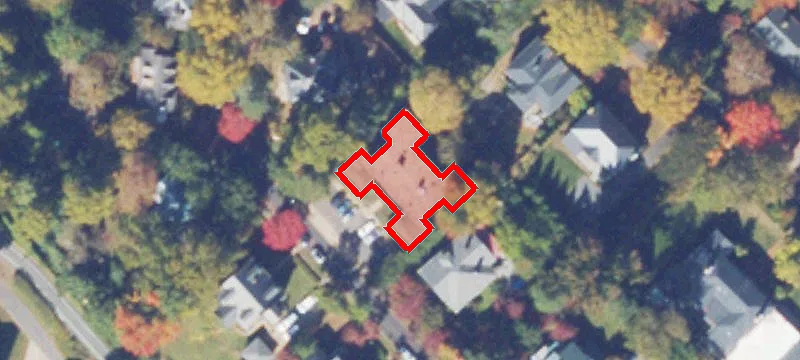 32 University Cir
