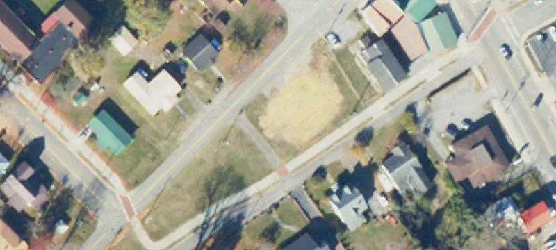 318 Wyandotte E Ave