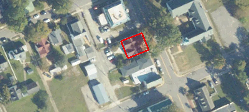 913 Main St