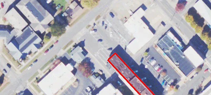 Riverside St