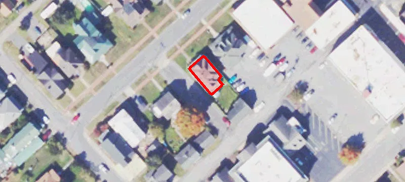 Riverside St