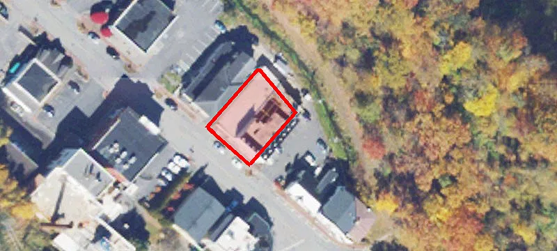 2833 Main St