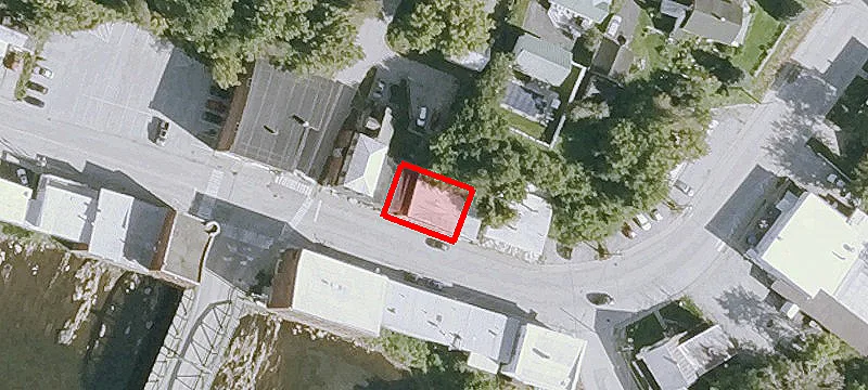 10 Riv St