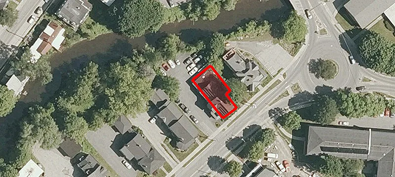 152 Main St