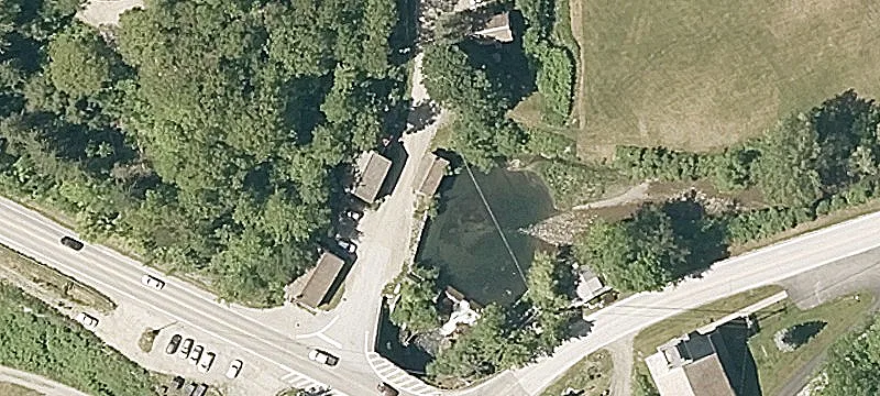 32 Cemetery Hl Rd