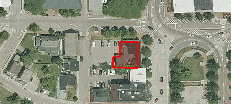 48 Main St