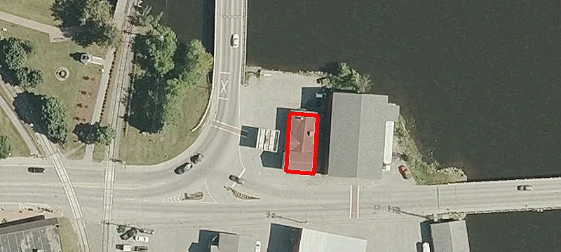33 Railroad Sq
